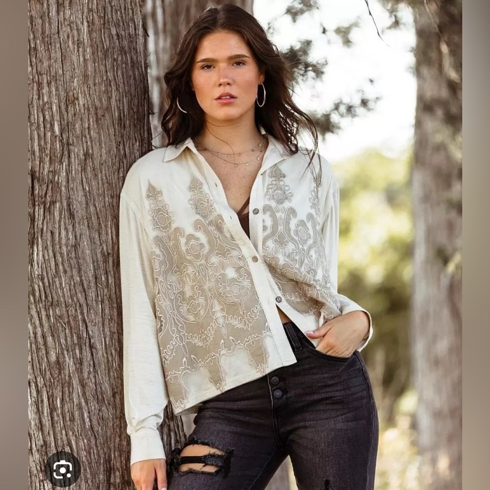 Gimmicks from Buckle Cream and Tan Embroidered Button-Up Shirt